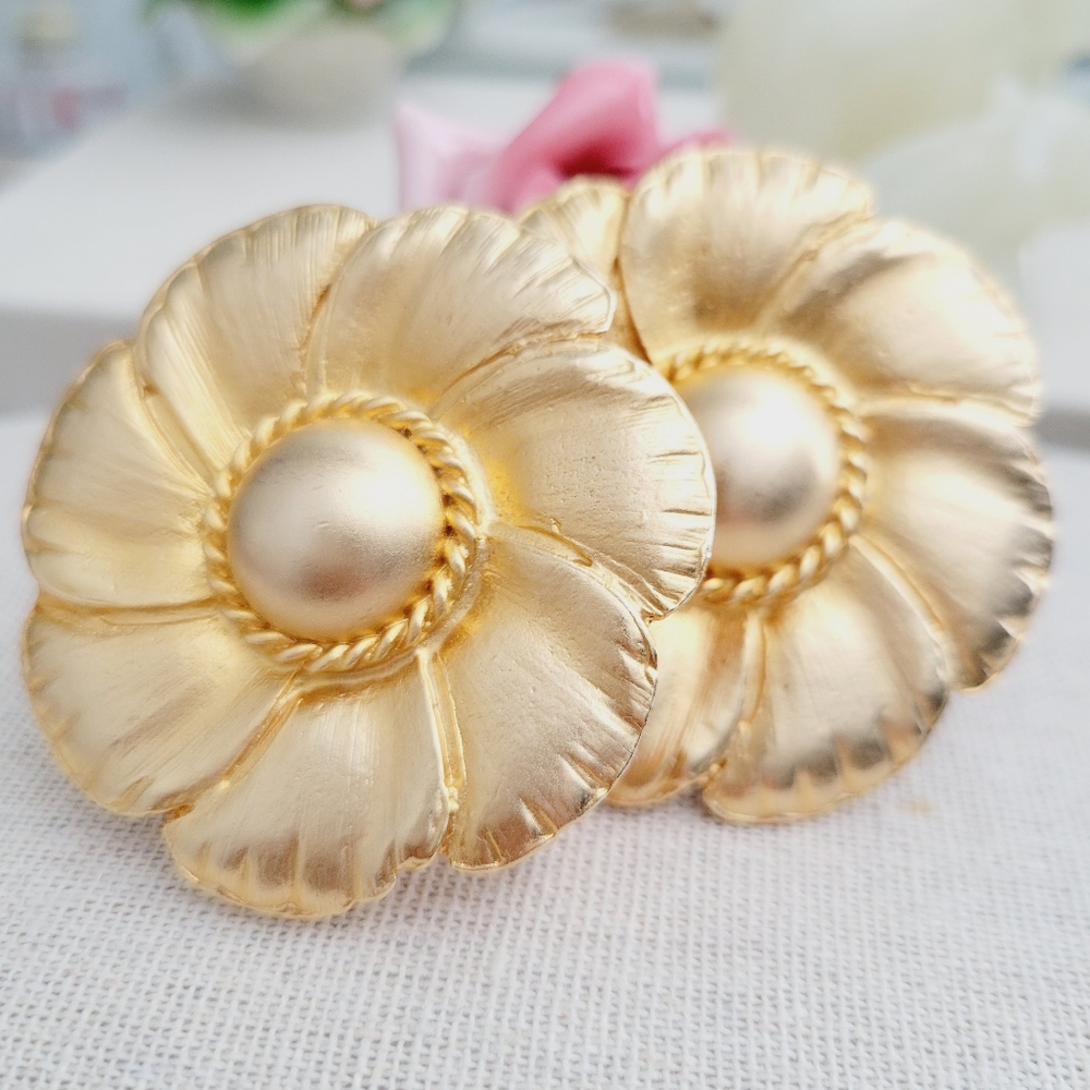 VINTAGE Gay Boyer gold tone belt buckle
